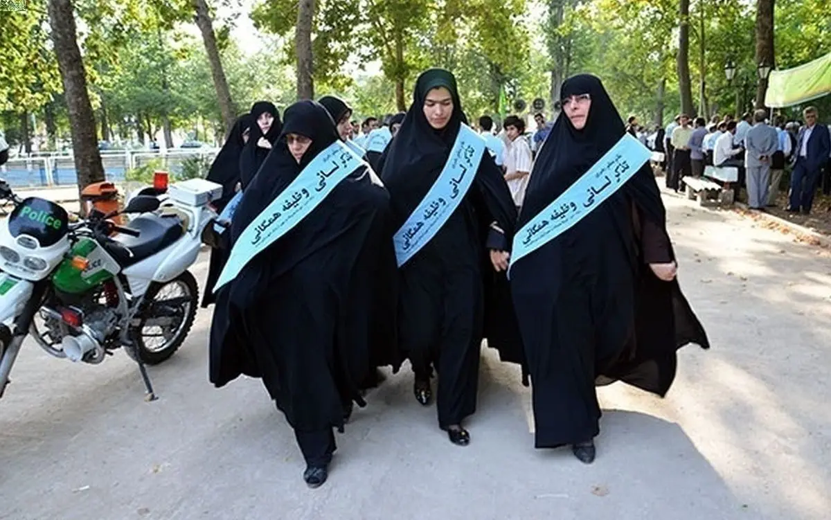(عکس) روش جدید امر به معروف در پارک‌ها و معابر تهران
