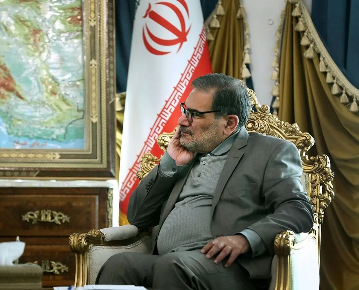 (تصاویر) لباس شمخانی در دیدار با دستیار پوتین سوژه شد