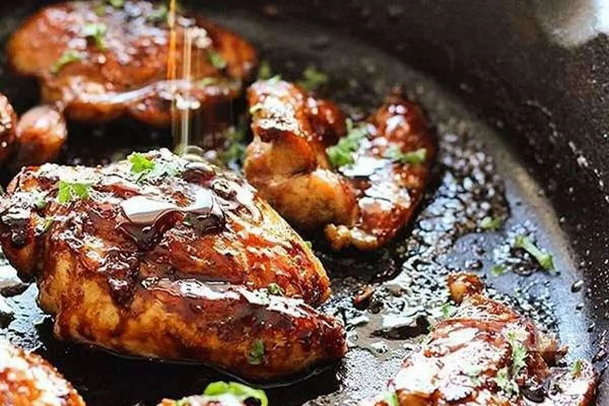 طرز تهیه مرغ با سس سماق؛ یک پیشنهاد دل‌انگیز