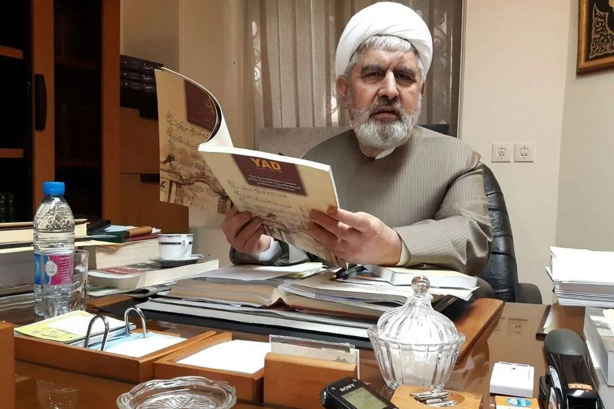 معادیخواه: برخی اهل منبر برای دفاع از جمهوری اسلامی بر خورشید علی خاک میپاشند
