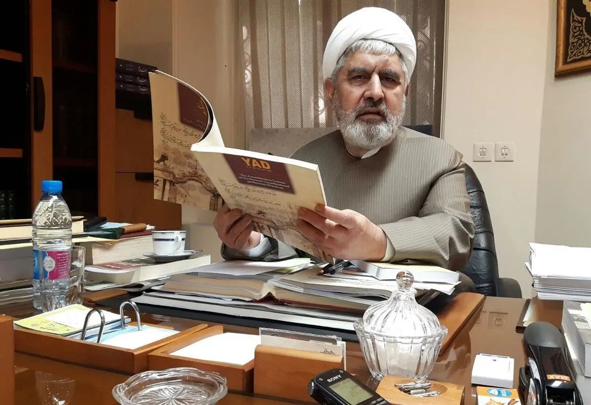 معادیخواه: برخی اهل منبر برای دفاع از جمهوری اسلامی بر خورشید علی خاک می‌پاشند