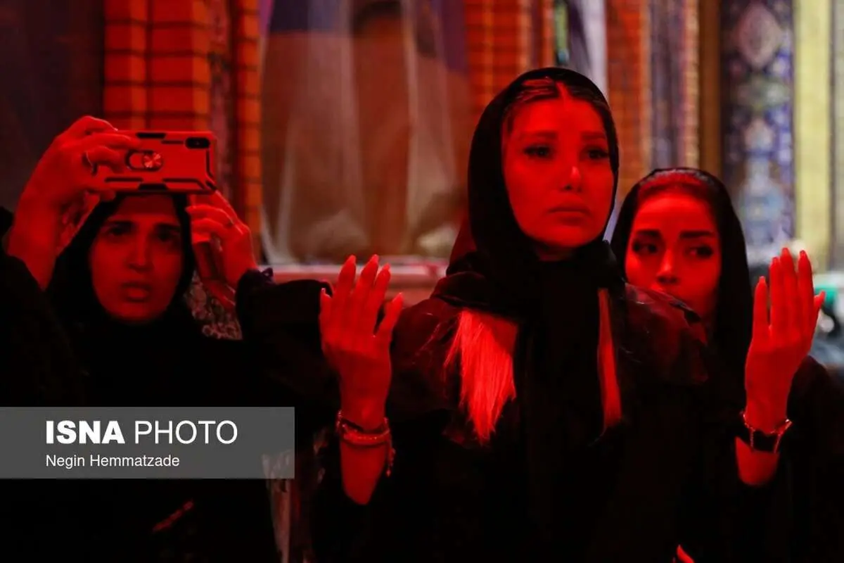 تصاویری متفاوت از حضور زنان و دختران در شب قدر