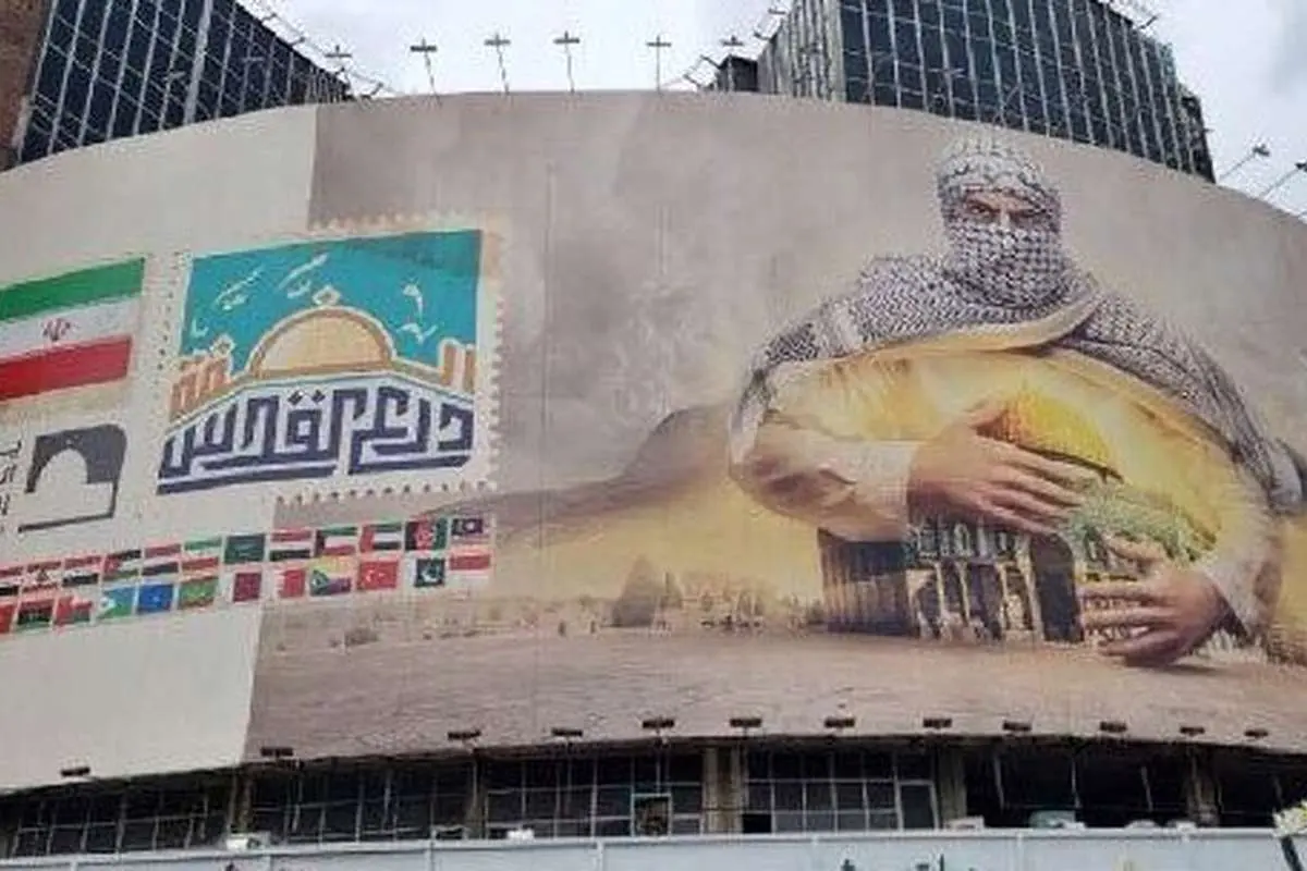(تصویر) پرچم طالبان روی دیوارنگاره میدان ولیعصر/ سازمان اوج: اشتباه شده بود و اصلاحش کردیم