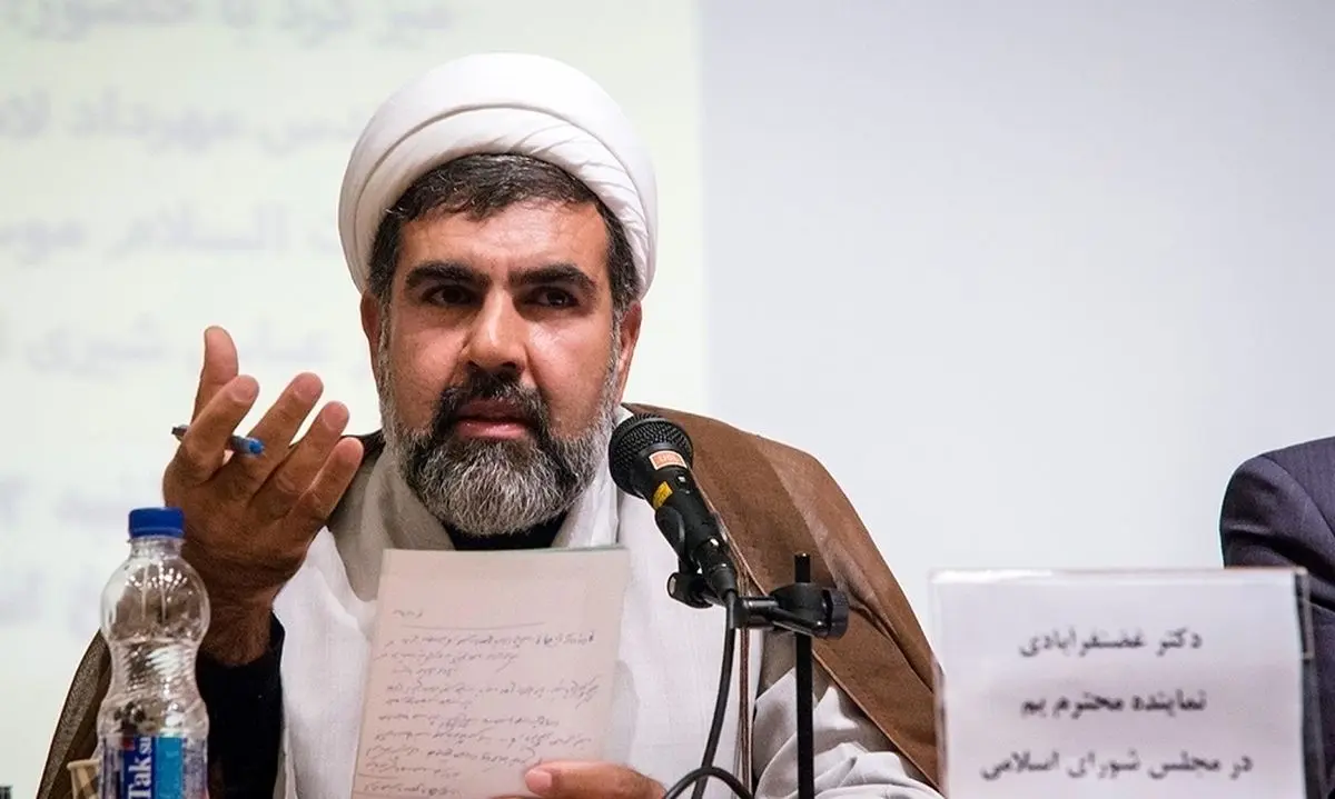 نماینده مجلس: بی‌حجاب‌ها را باید «نقره داغ» کرد/ «کارت ملی» و «خدمات اجتماعی» را از آنان بگیریم