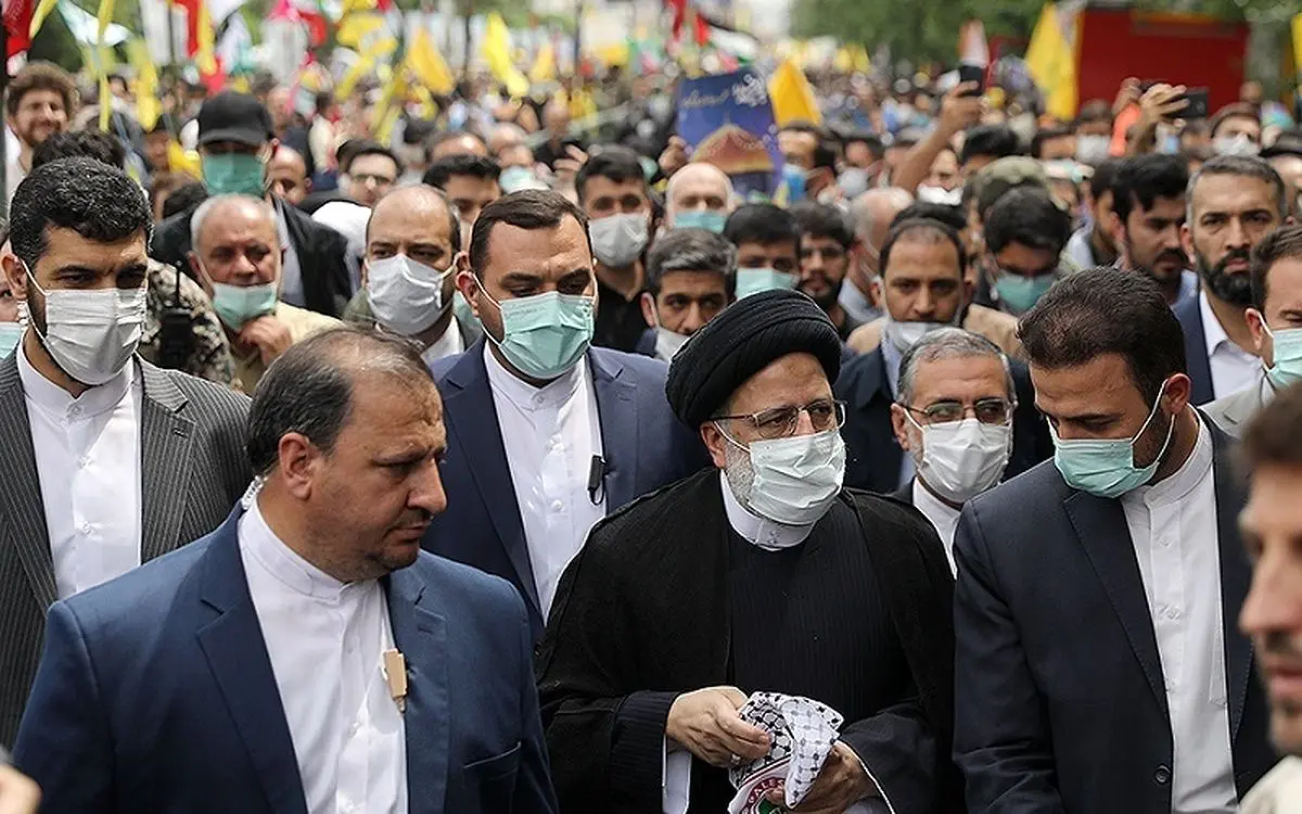 ذوق‌زدگی یک پسربچه در حین گرفتن سلفی با رئیسی