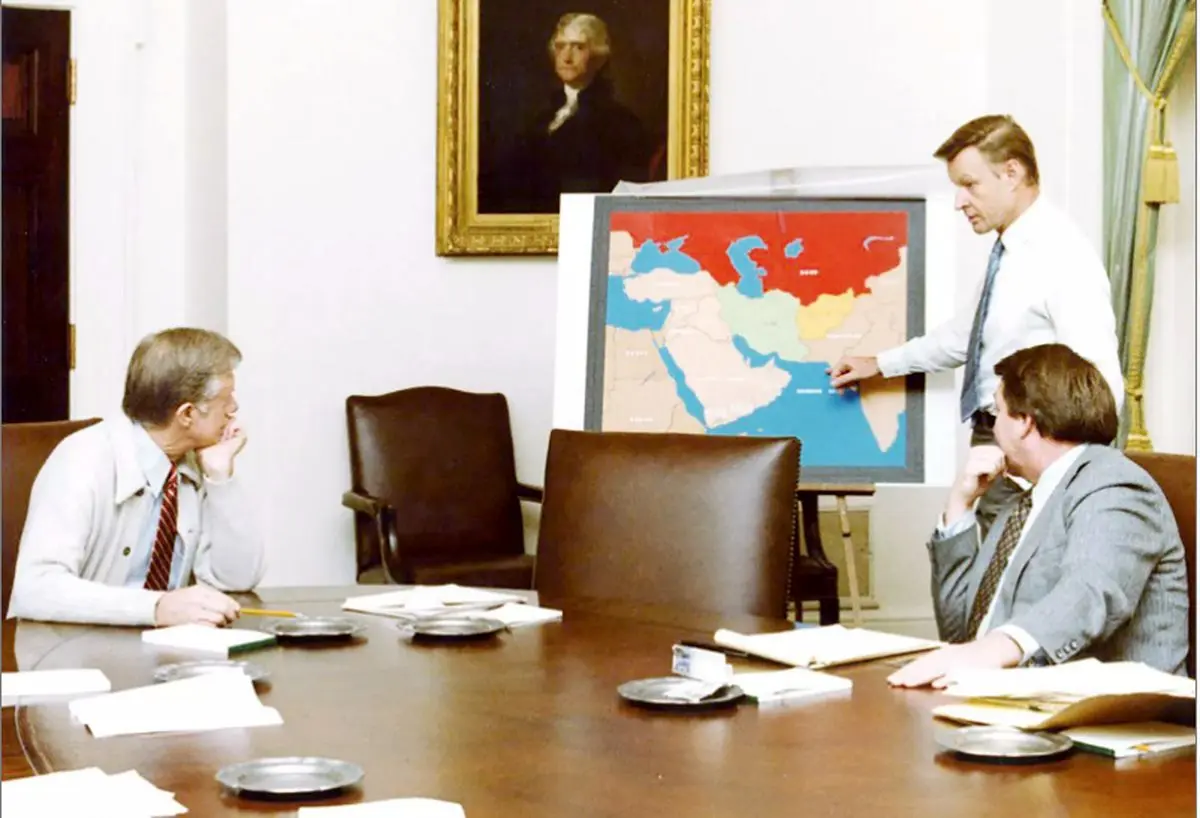 سنگ آمریکایی و چاه ایرانی