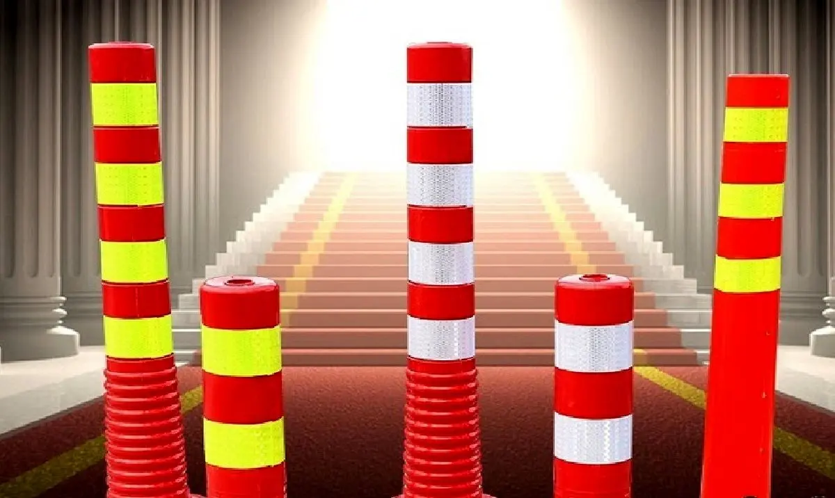 (ویدئو) اقدام دیوانه‌وار یک راننده در خیابان؛ زیر گرفتن موانع استوانه‌ای!