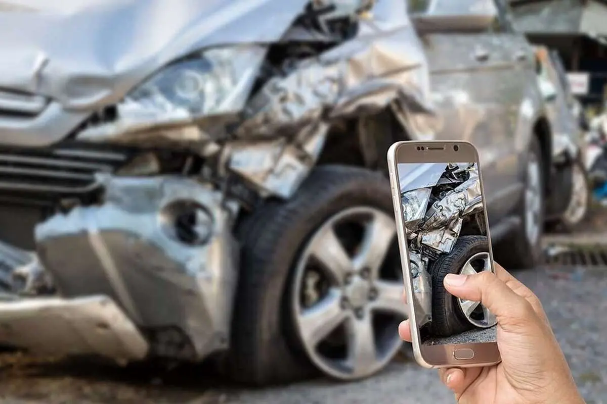 (ویدئو) پشتک زدن یک خودرو پس از تصادف خندهدار با یک کامیون