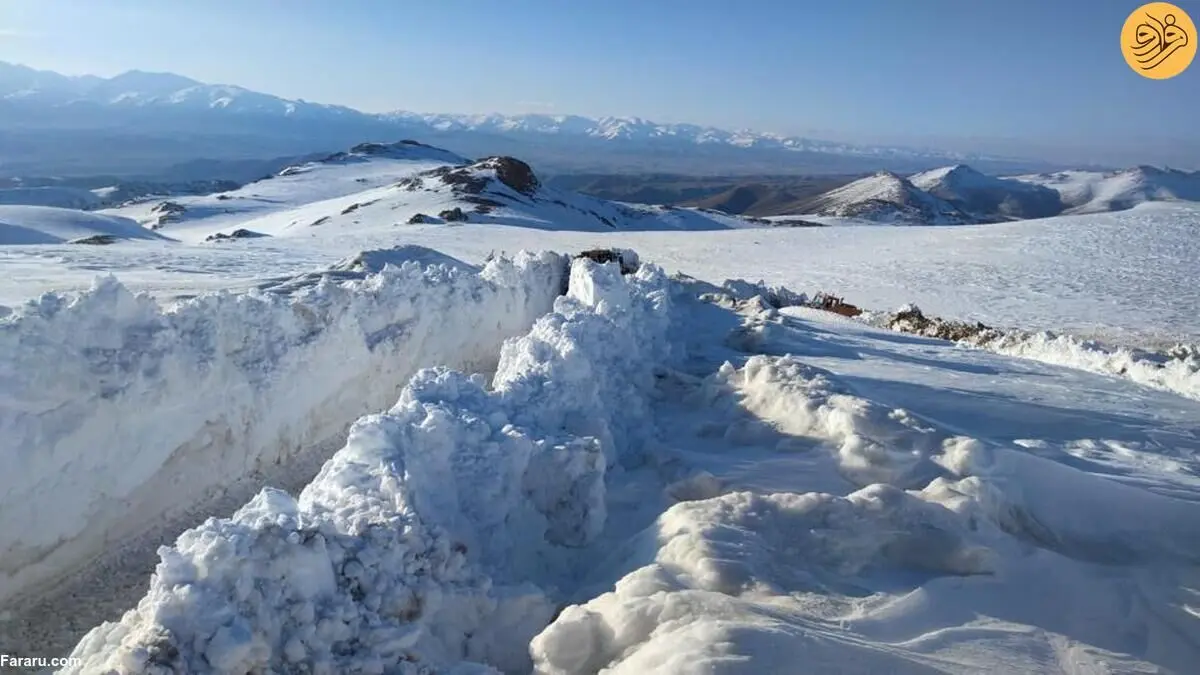(تصاویر) مبارزه با ۵ متر برف در مرز ایران
