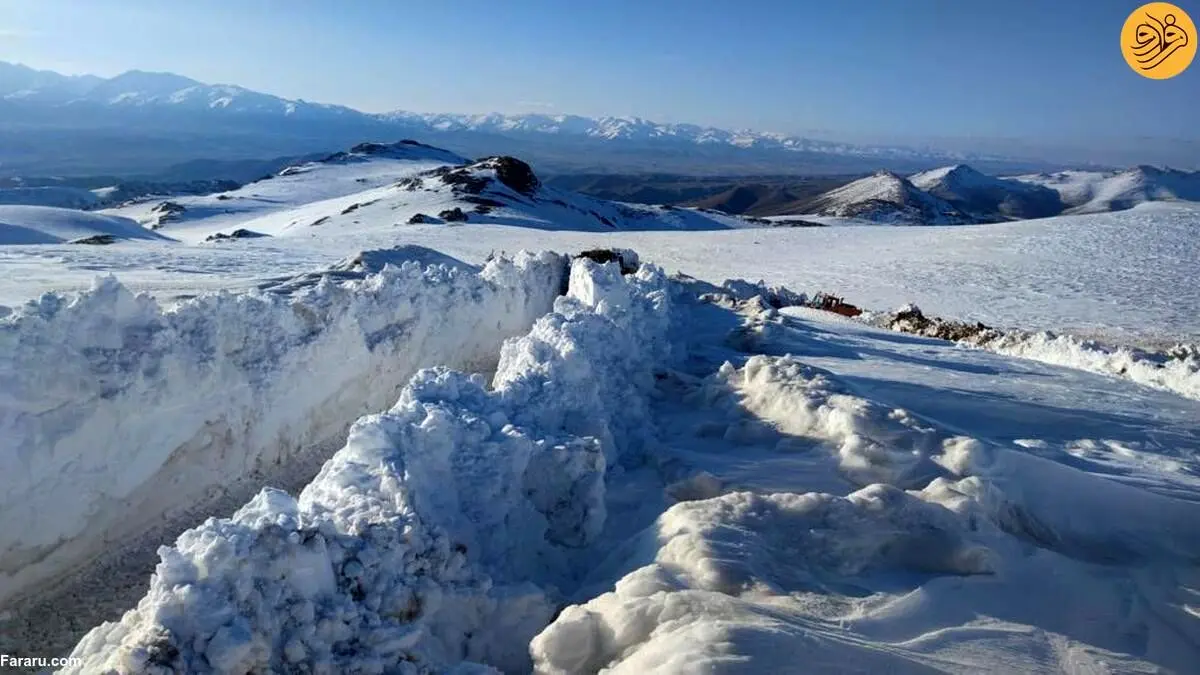 (تصاویر) مبارزه با ۵ متر برف در مرز ایران