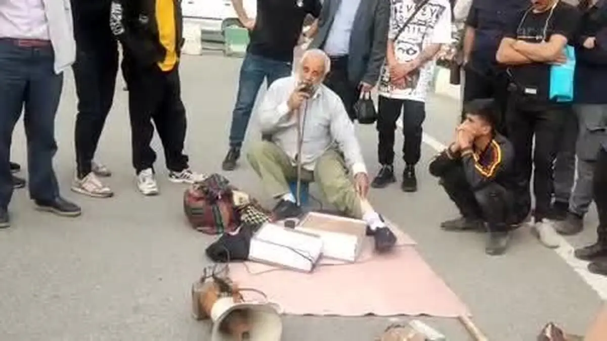 (ویدئو)  بازگشت معرکه‌گیری نمایش مار در میدان صنعت تهران