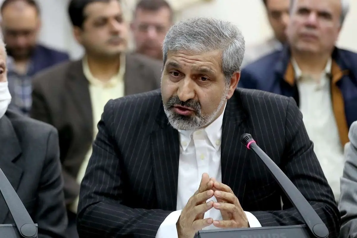 انتقاد روزنامه اطلاعات از رشد پدیده «پایتونیسم» / گندم نمایان جوفروش در صدر نشسته اند