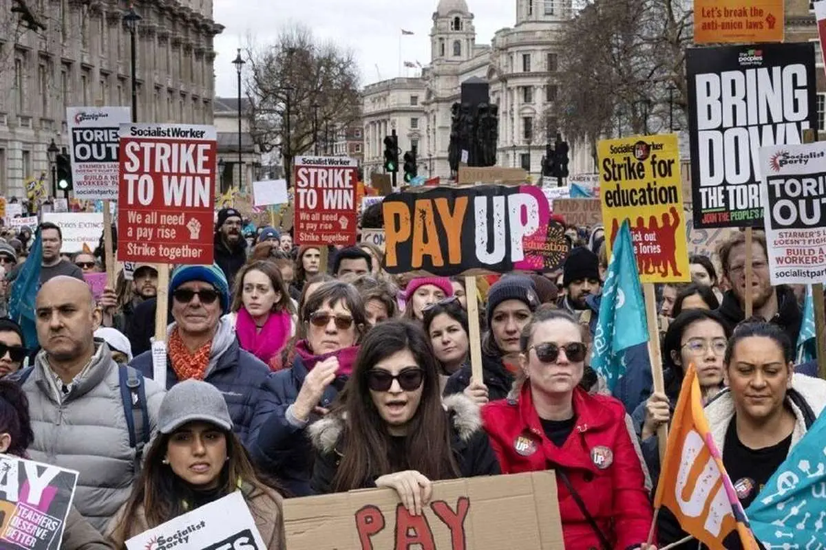 در جستجوی یک اقتصاد سیاسی جدید