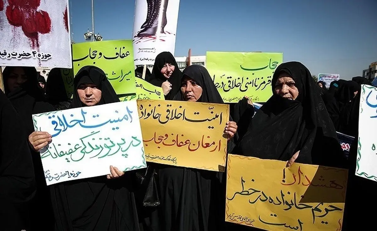 چرا رهبر انقلاب، کشف حجاب را «حرام سیاسی» اعلام کرد؟