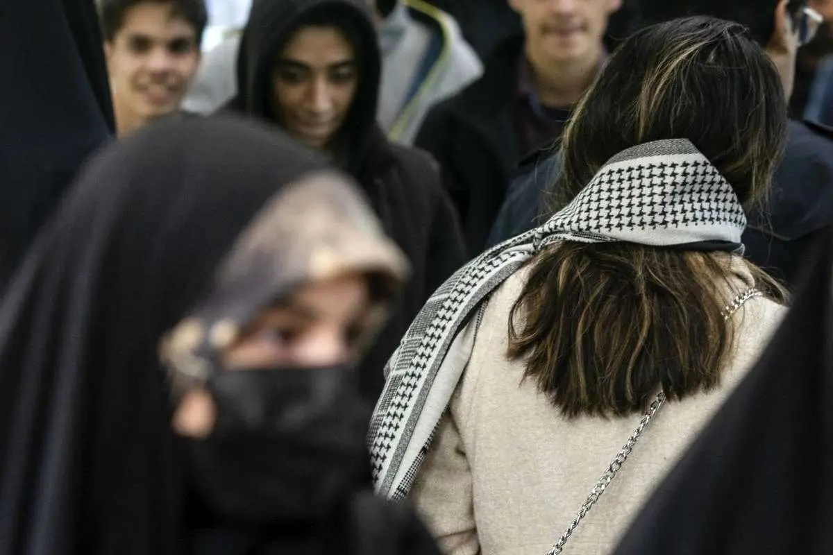 چرا مدام داستان «حجاب» تنشزا می شود؟