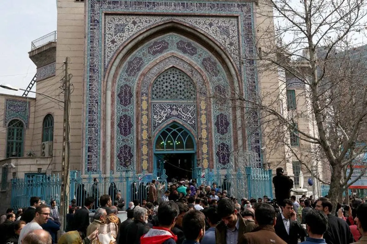 تالار حسینیه ارشاد روشن شد
