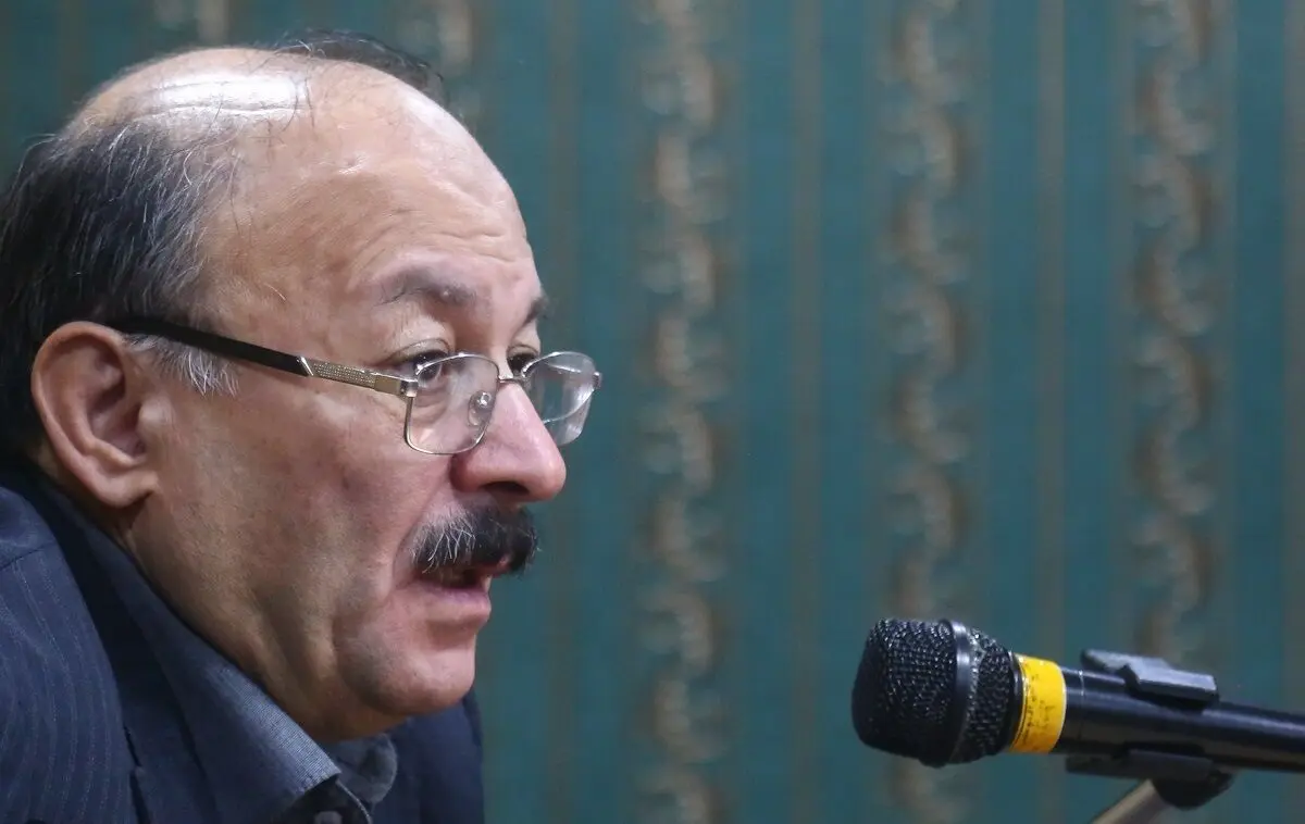 عبدالکریمی: با یک سطل ماست نمی‌توان با سونامی پسامدرن مقابله کرد
