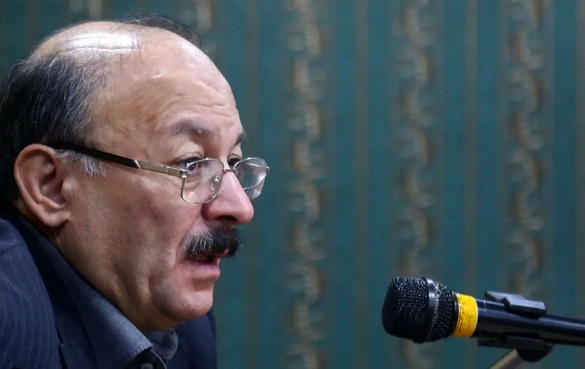 عبدالکریمی: با یک سطل ماست نمی‌توان با سونامی پسامدرن مقابله کرد