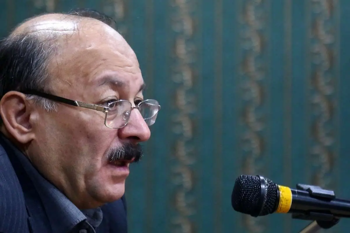 عبدالکریمی: با یک سطل ماست نمیتوان با سونامی پسامدرن مقابله کرد