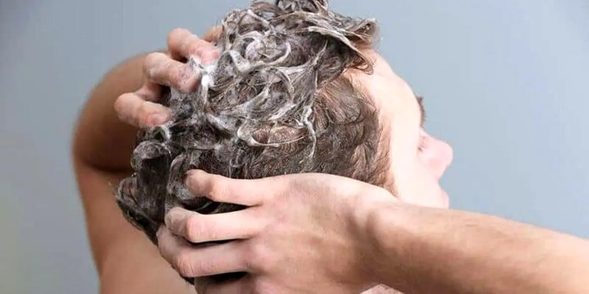 شامپو یا صابون؛ کدام برای شستن مو بهتر است؟