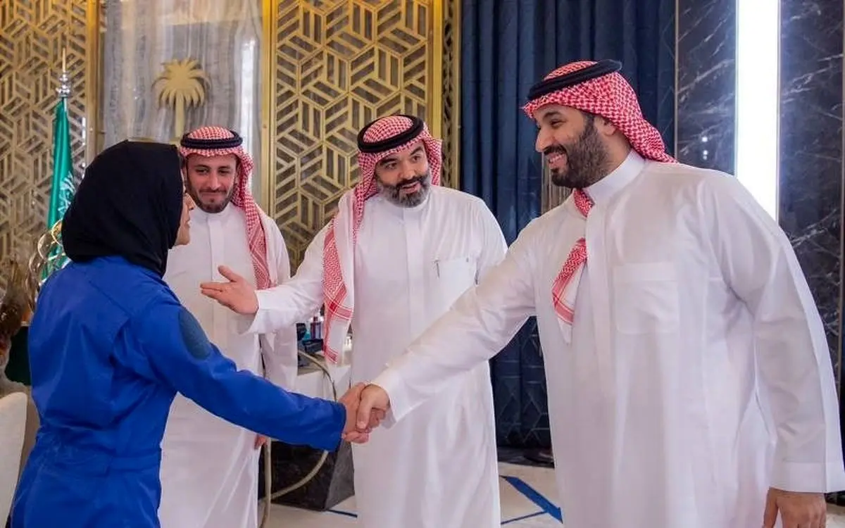 (تصاویر) دیدار فضانوردان سعودی با محمد بن سلمان