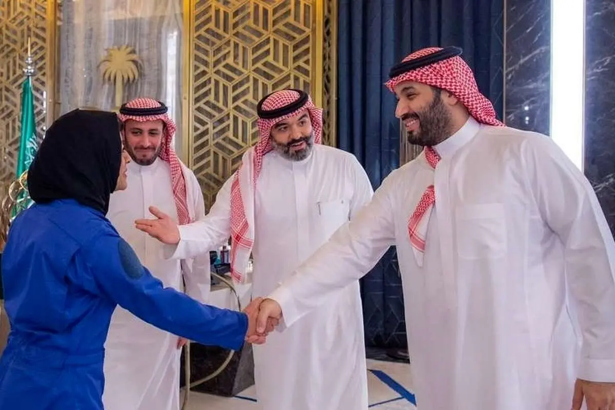 (تصاویر) دیدار فضانوردان سعودی با محمد بن سلمان