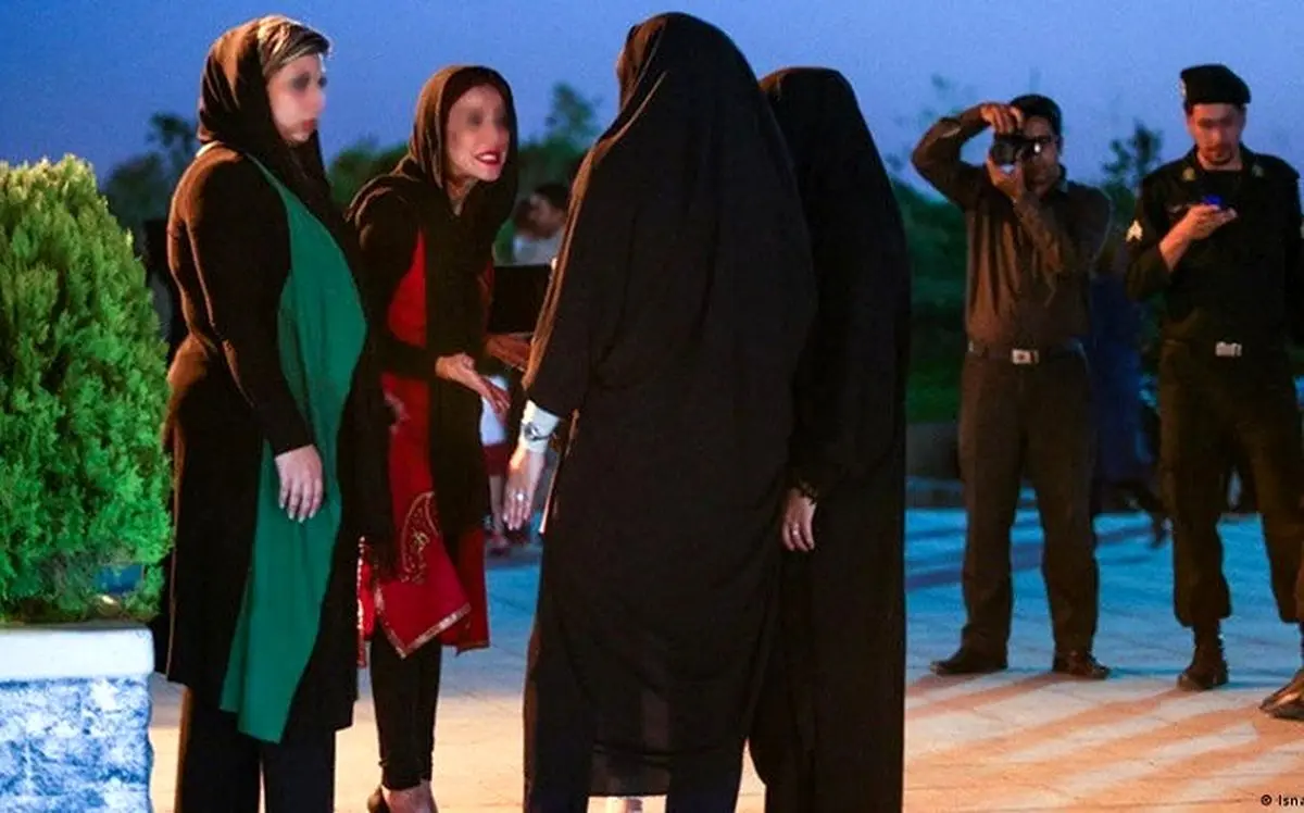 روایتی از «اجرای طرح حجاب» در یک «پاساژ»