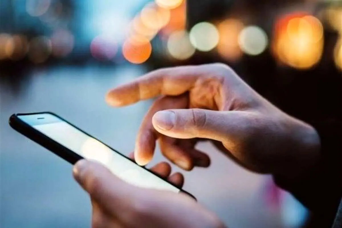 موبایل با دستتان چه میکند؟