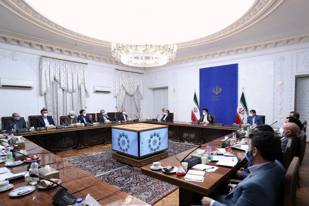 روزنامه جمهوری اسلامی خطاب به دولت: با چند عزل و نصب، مشکلات حل نمی‌شود