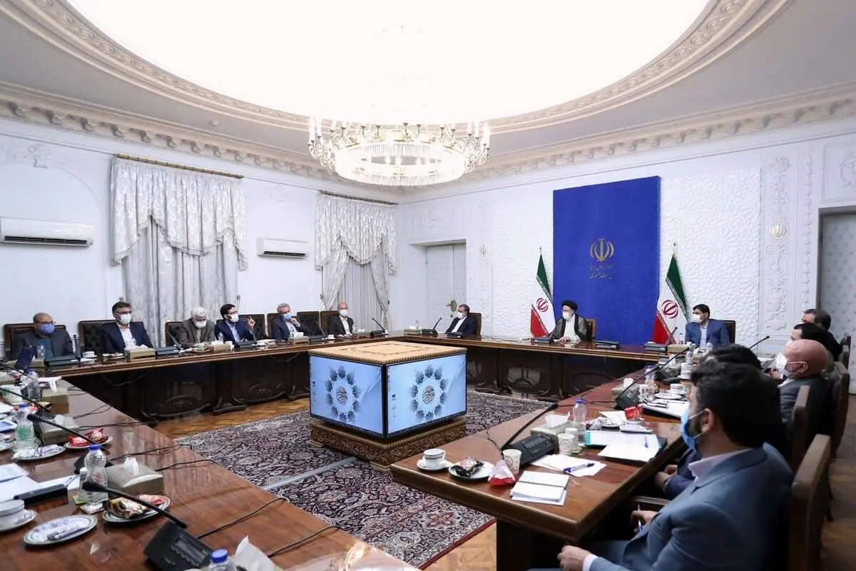 روزنامه جمهوری اسلامی خطاب به دولت: با چند عزل و نصب، مشکلات حل نمیشود