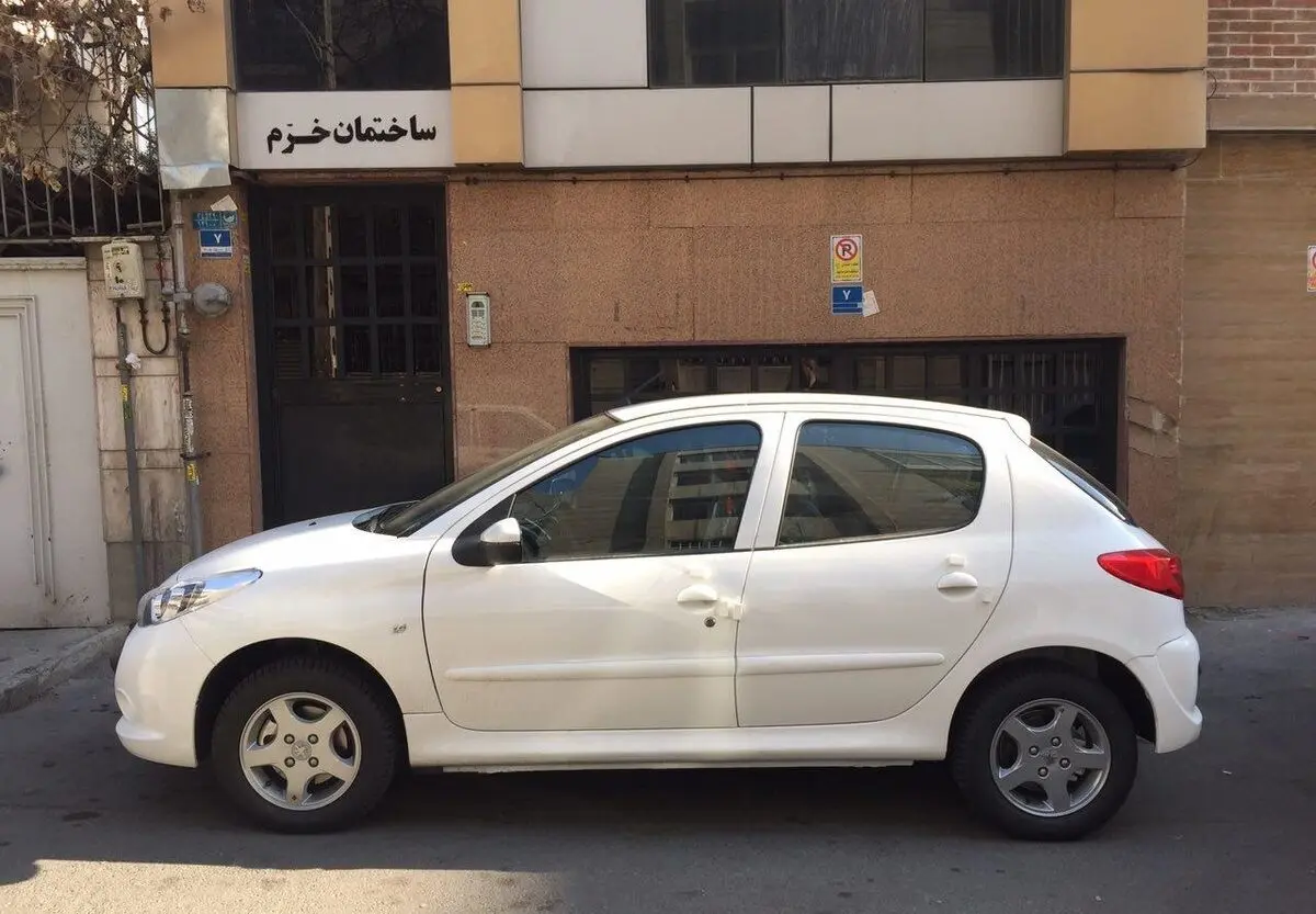 (ویدئو) انتقاد تندوتیز یک شهروند از کیفیت پژو ۲۰۷ صفرکیلومتر با نواقص باورنکردنی!