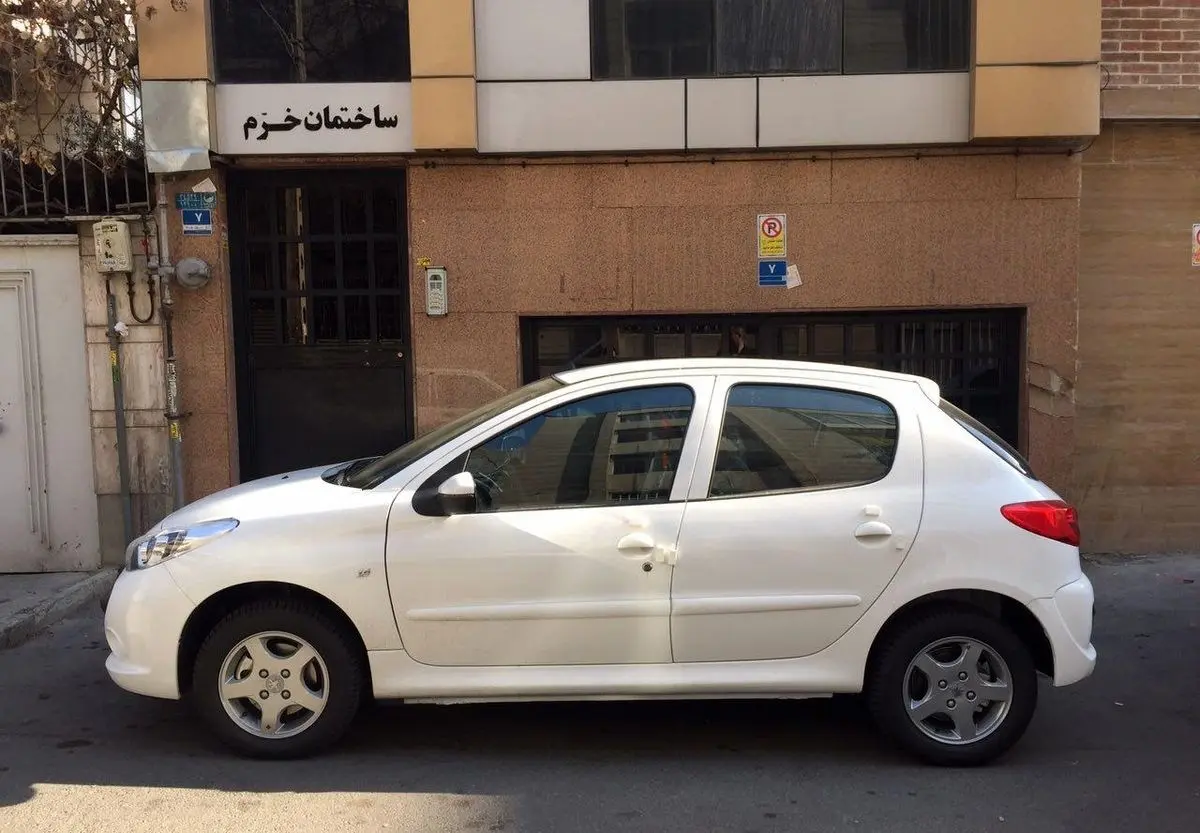 (ویدئو) انتقاد تندوتیز یک شهروند از کیفیت پژو ۲۰۷ صفرکیلومتر با نواقص باورنکردنی!