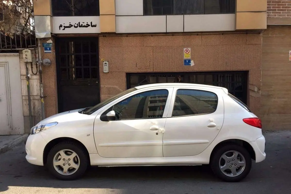 (ویدئو) انتقاد تندوتیز یک شهروند از کیفیت پژو ۲۰۷ صفرکیلومتر با نواقص باورنکردنی!