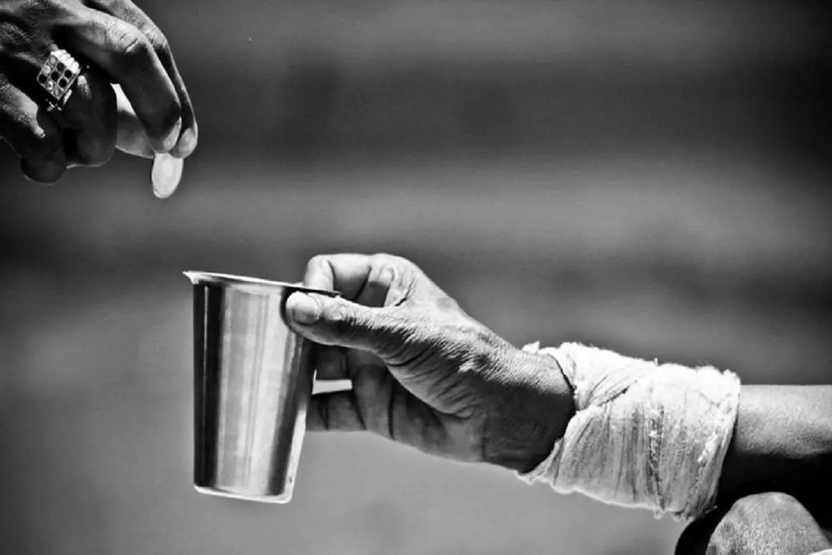 (کارتون) وقتی قرص نان هم مثل قرص ماه دست نیافتنی میشود!