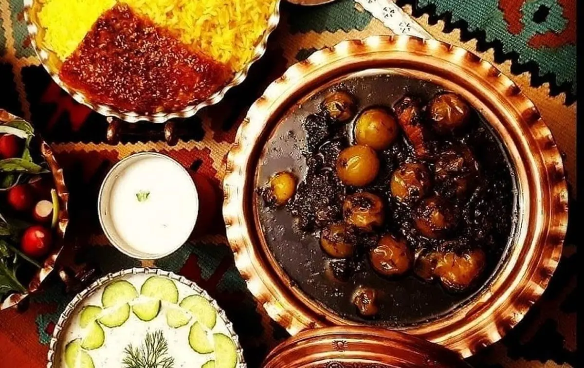 دستور پخت خورش آلوچه در زمان قاجار با گوجه سبز «هلی‌خورش»