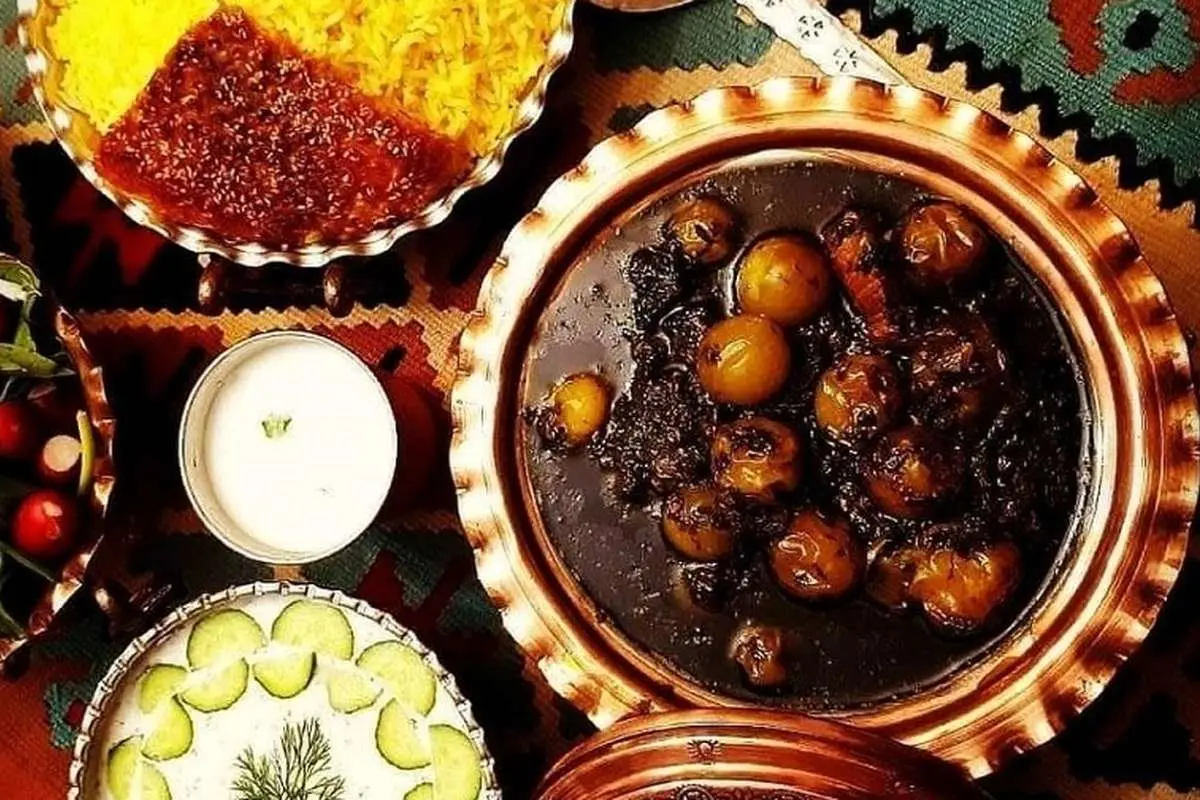 دستور پخت خورش آلوچه در زمان قاجار با گوجه سبز «هلیخورش»