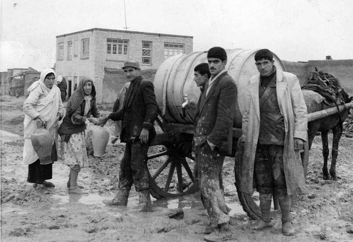 (عکس) طلسم لوله‌کشی آب تهران کی شکست؟/ ساکنان کدام محله افتخار نوشیدن اولین لیوان آب خوردن را داشتند؟