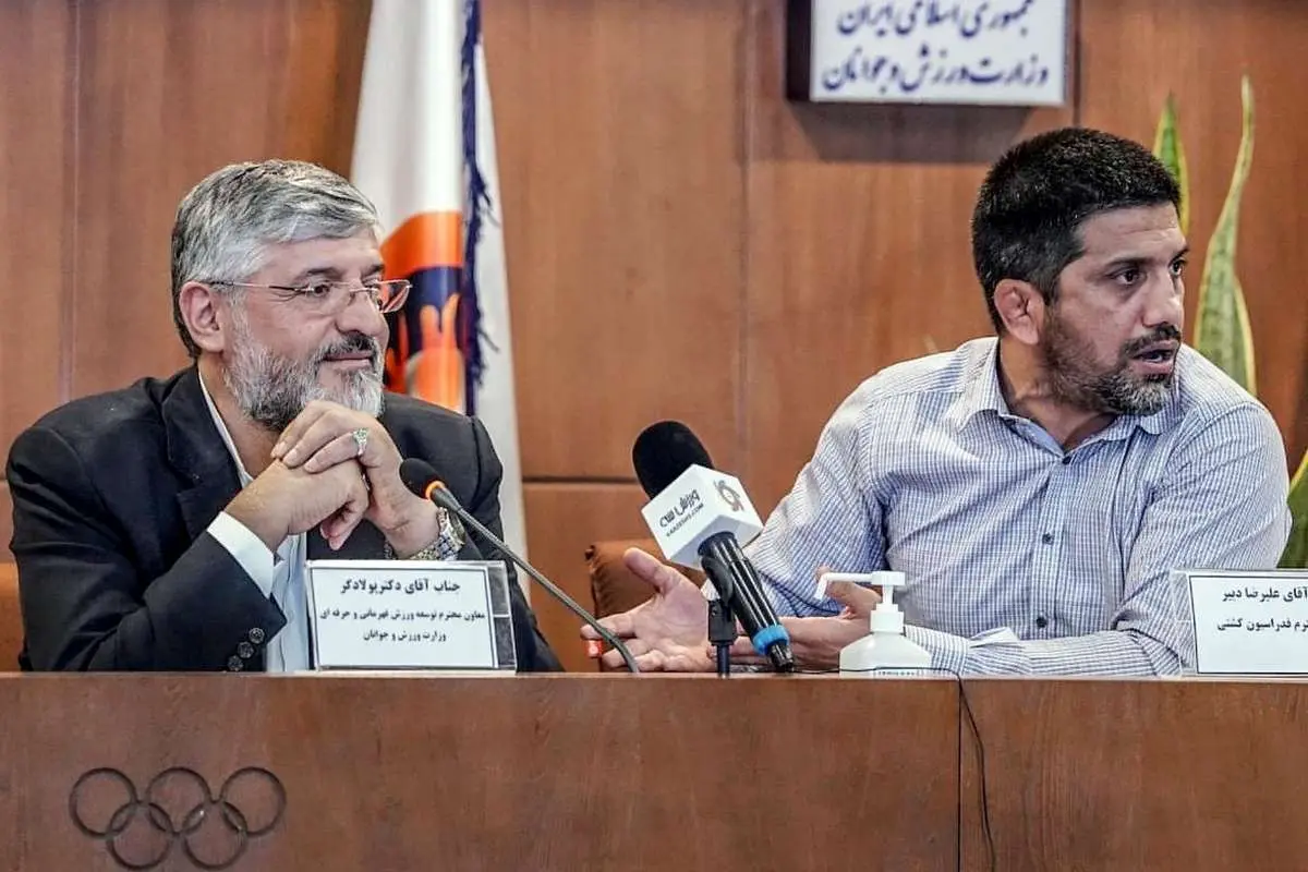 (ویدئو) اتفاق عجیب و باورنکردنی؛ اخراج یک خبرنگار توسط دبیر در حاشیه انتخابات کشتی مازندران!