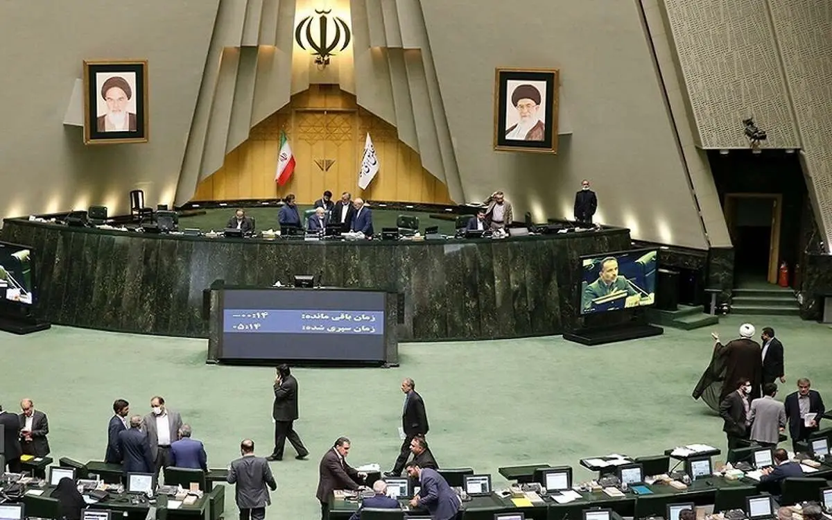 کیهان خواستار برخورد با نماینده افشاگر اهدای خودرو به نمایندگان شد