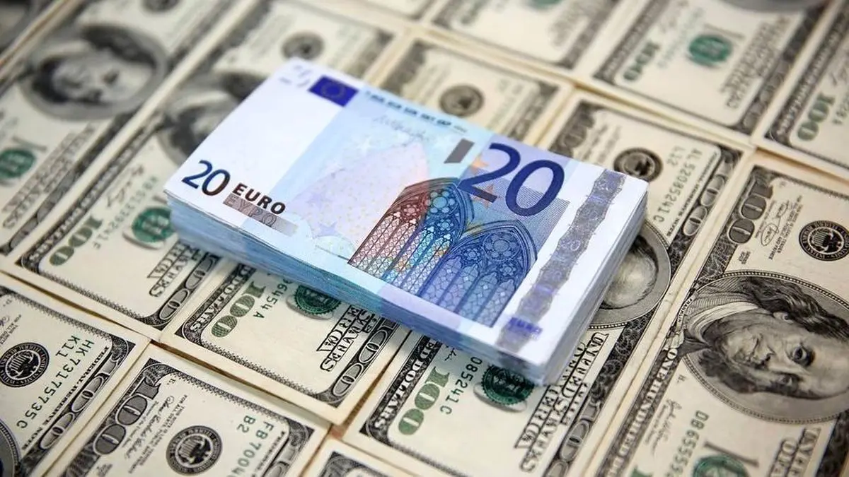 کاهش قیمت یورو و ثبات قیمت دلار در مرکز مبادلات