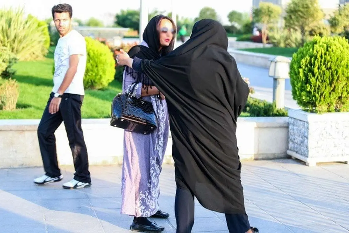 همشهری: پلیس مجهز به «لباس دوربیندار» با بیحجابی برخورد کند / پولش را از اصناف و نهادها بگیرد