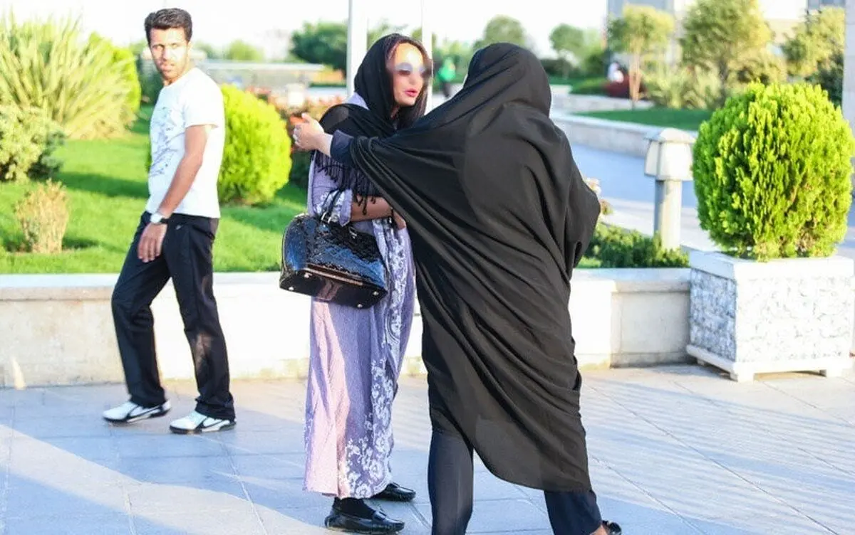 همشهری: پلیس مجهز به «لباس دوربین‌دار» با بی‌حجابی برخورد کند / پولش را از اصناف و نهاد‌ها بگیرد