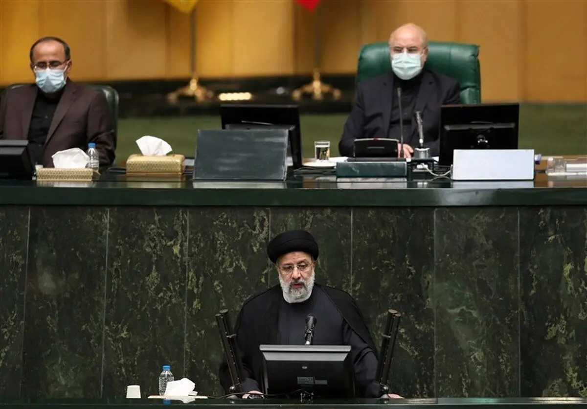 رئیسی: باید با مافیای خودرو برخورد شود/ خط قرمز دولت مبارزه با رانت، مافیا و ویژه‌خواری است