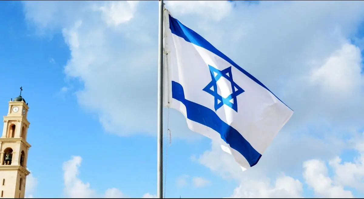 (ویدئو) یک کلاغ پرچم اسرائیل را به زیر کشید!