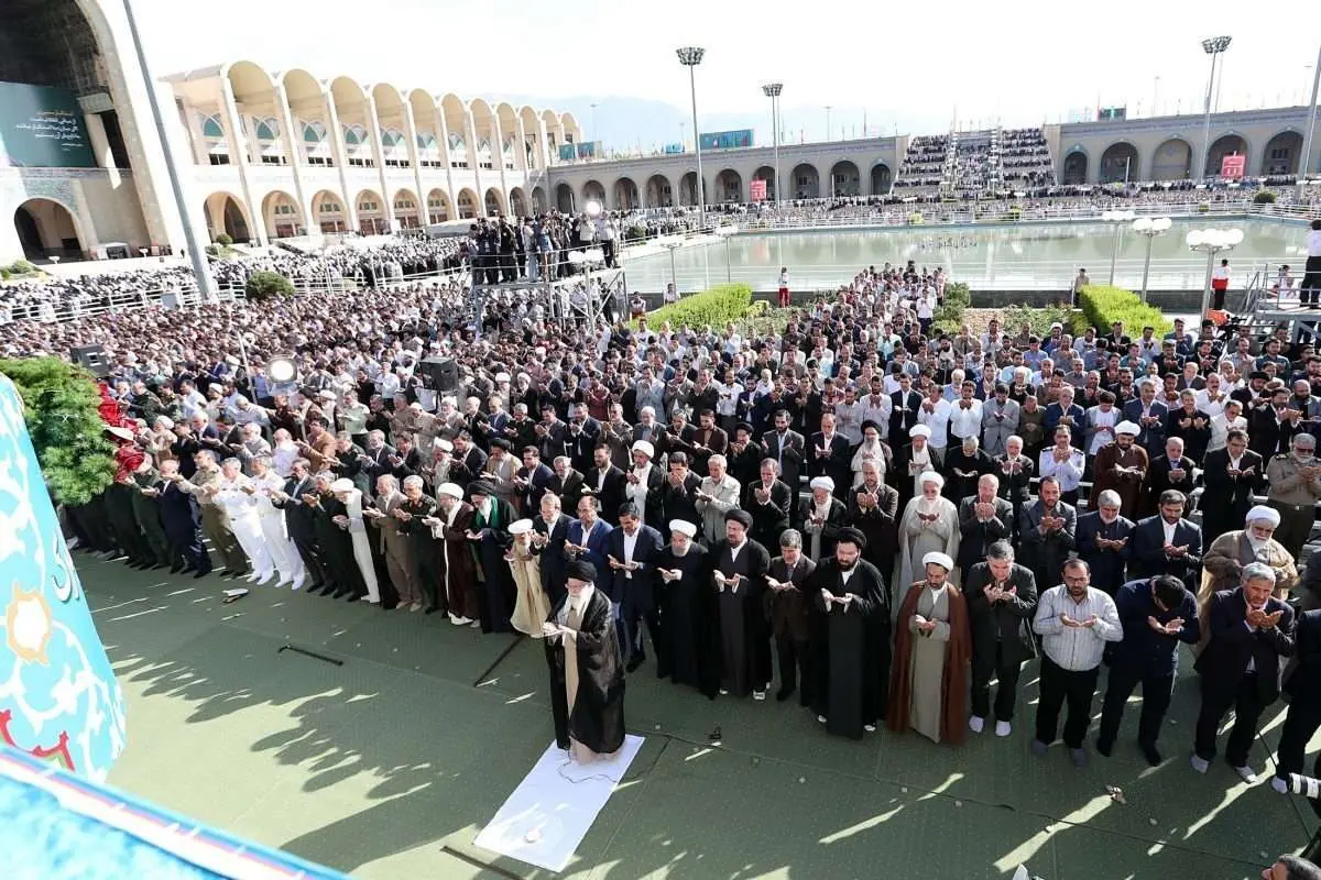 نماز عید فطر چگونه است؟ + متن، آموزش، تعداد قنوت و تکبیر نماز عید فطر