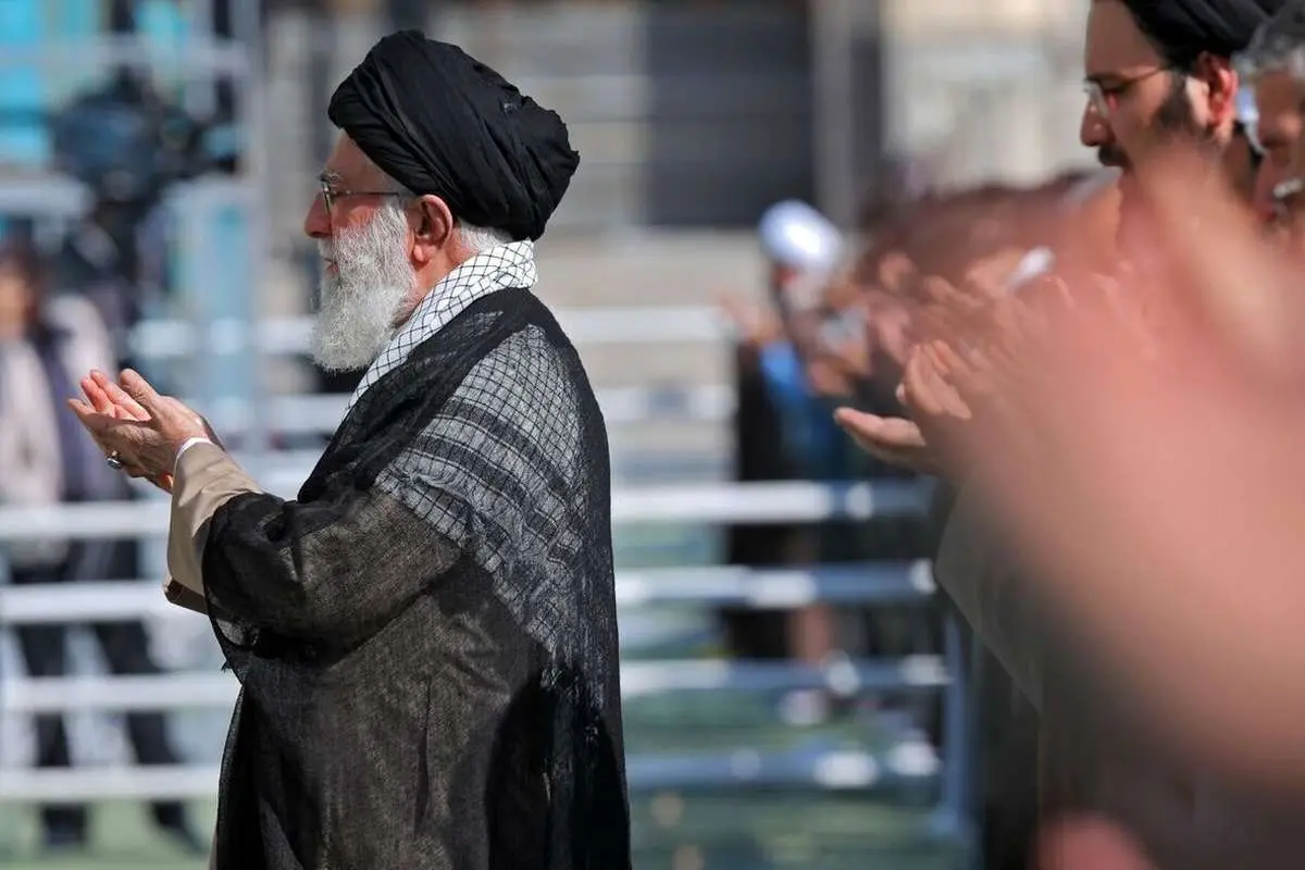 نماز عید فطر به امامت رهبر انقلاب اقامه شد