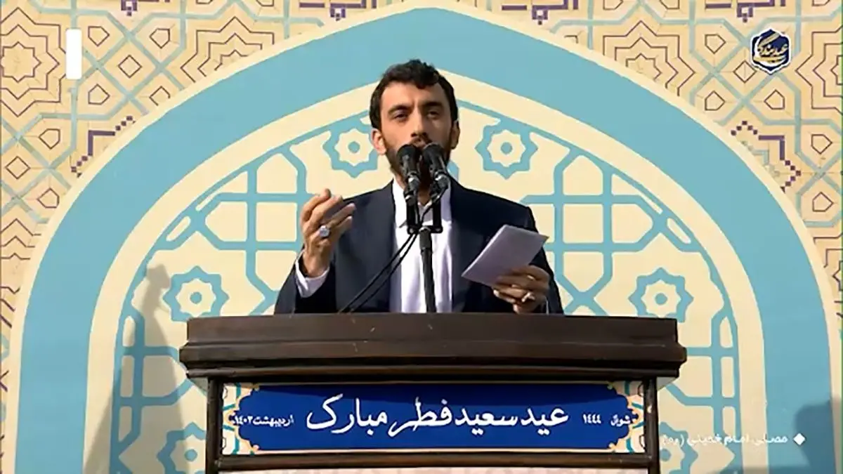 (ویدیو) شعرخوانی کنایه‌آمیز مهدی رسولی در مصلای تهران