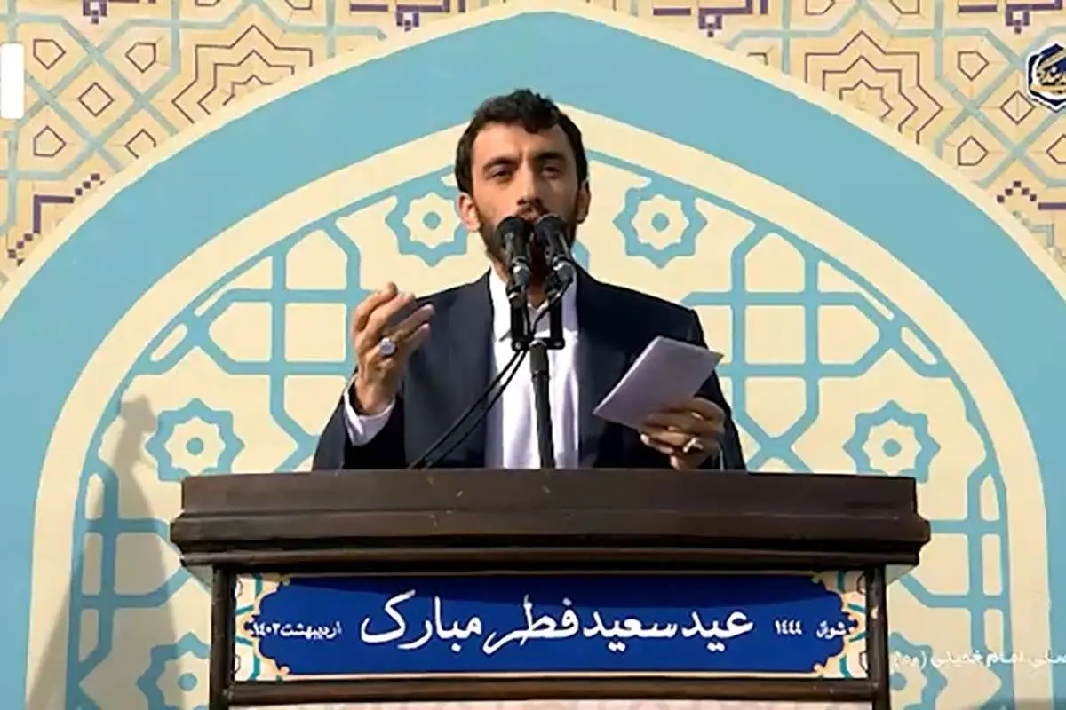 (ویدیو) شعرخوانی کنایهآمیز مهدی رسولی در مصلای تهران