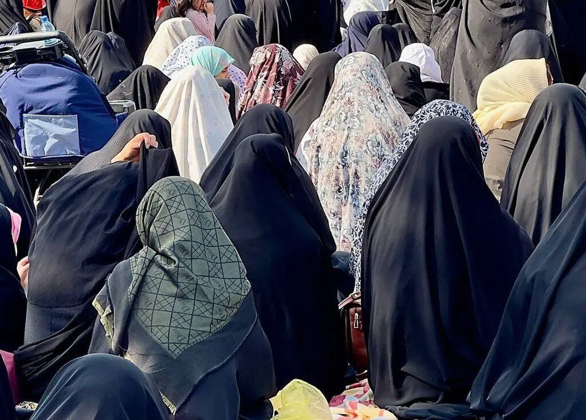 (تصویر) روایت آذری جهرمی از «پوشش زنان در نماز عید فطر»