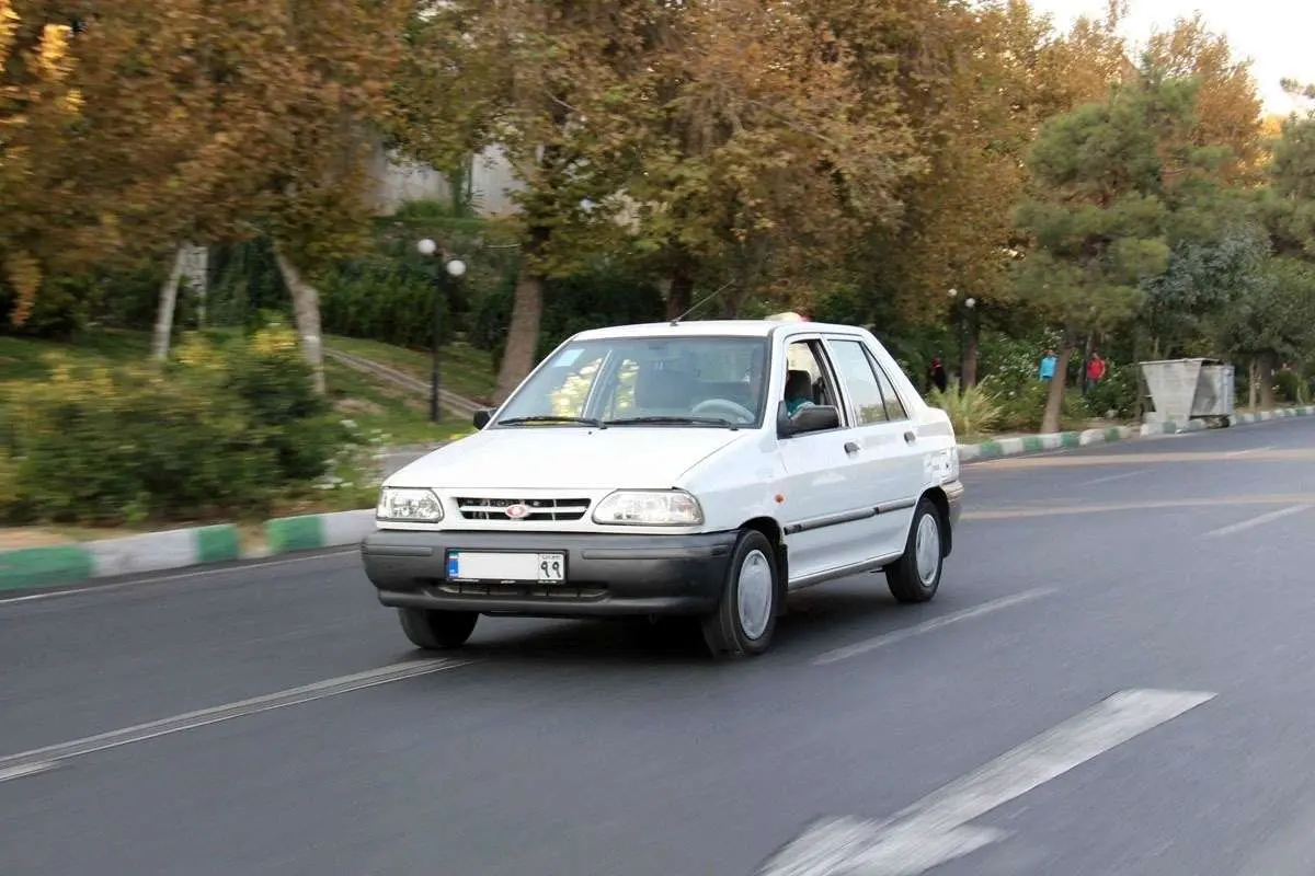 ویدیویی باورنکردنی از رانندگی با پراید سه چرخ در مشهد!